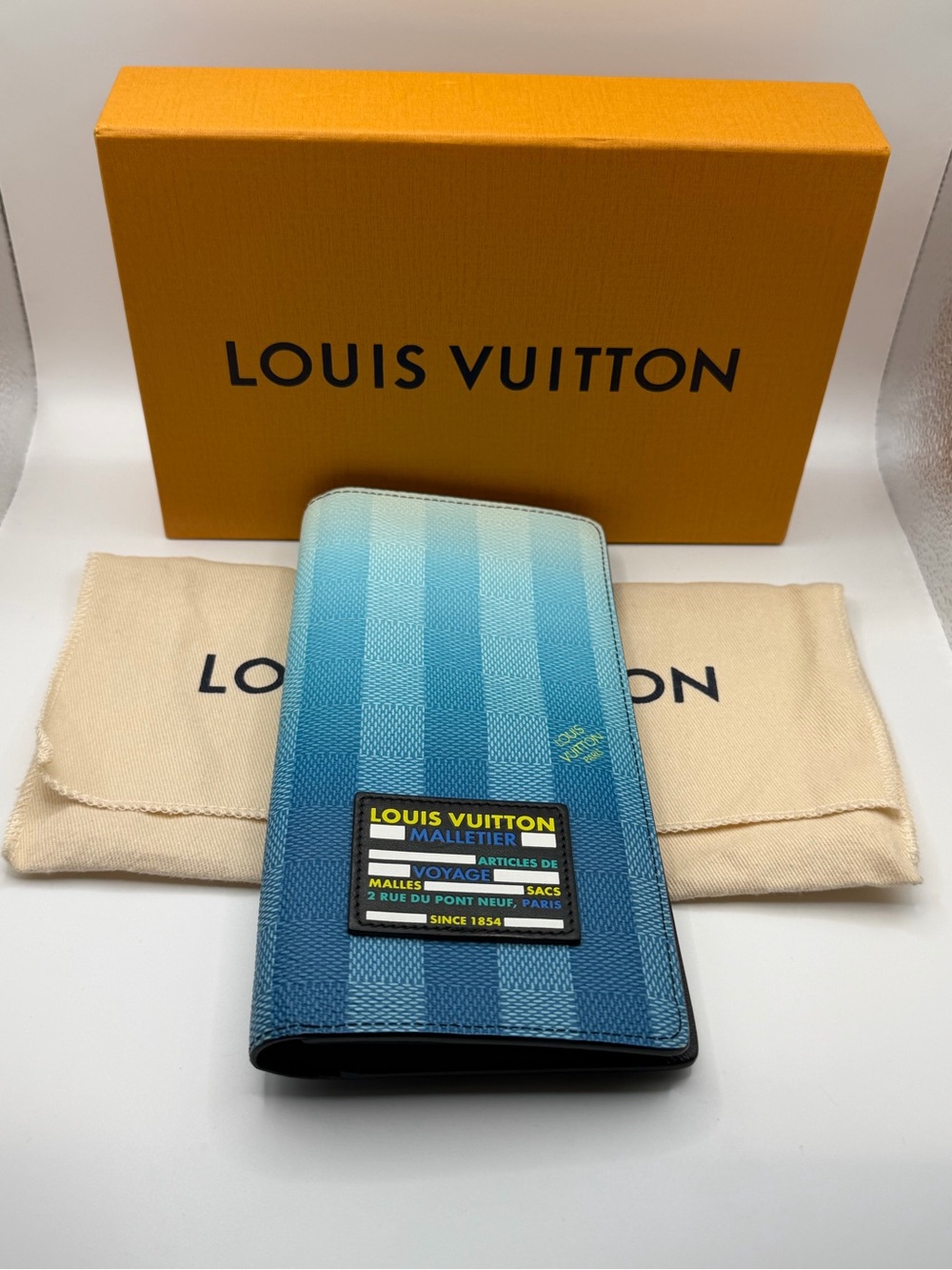 Louis Vuitton Day Break (Damier Stripe) Portefeuille Brazza Long Wallet